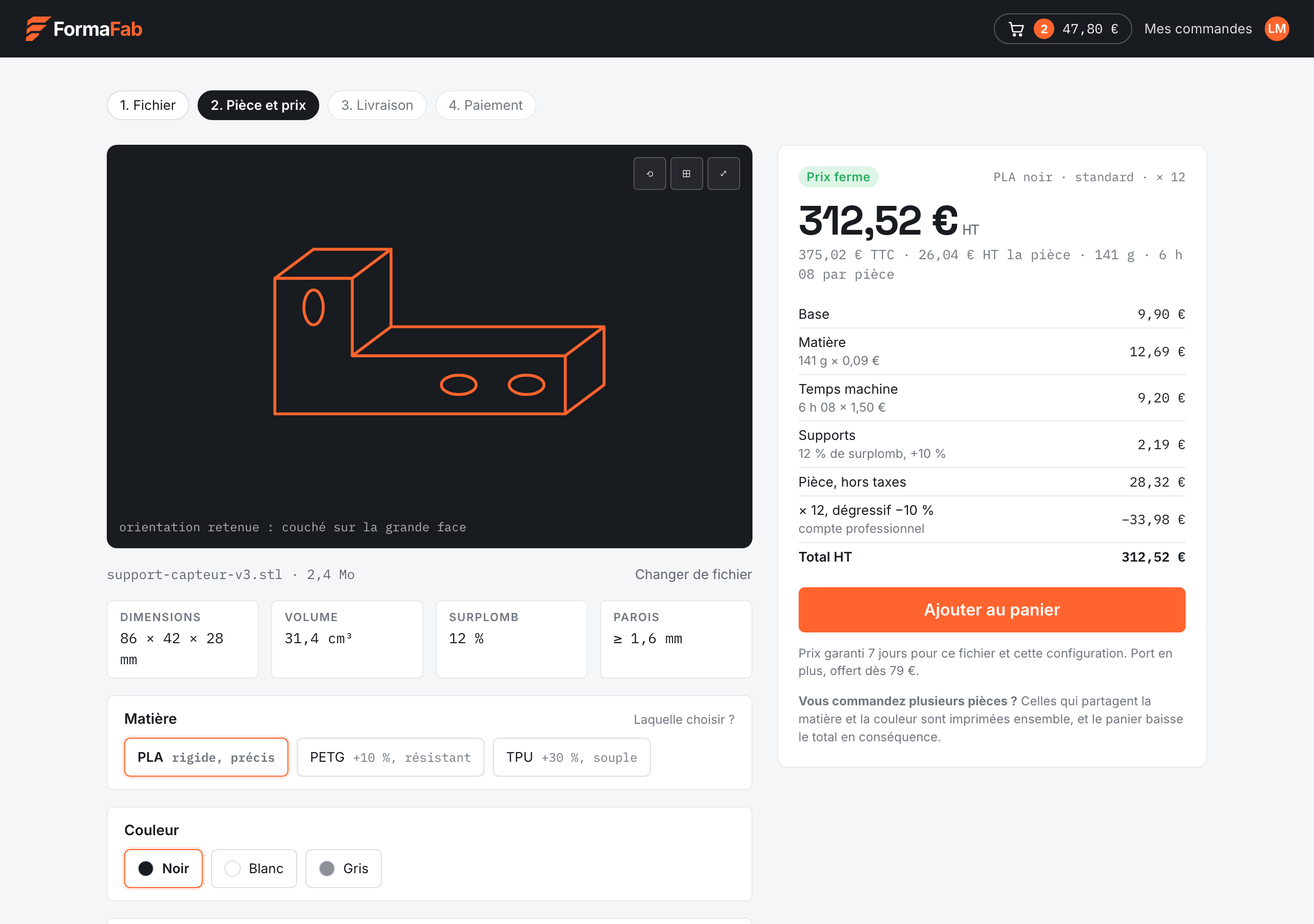 Une pièce déposée, vue en trois dimensions, et son prix ferme calculé à côté : matière, temps machine, quantité.
